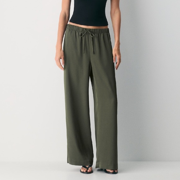 Aritzia Pants - Aritzia Satin Pants Size S NWOT